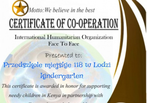 Na zdjęciu widać dyplom dla przedszkola przesłany z Kenii w podziękowaniu za zorganizowanie akcji.